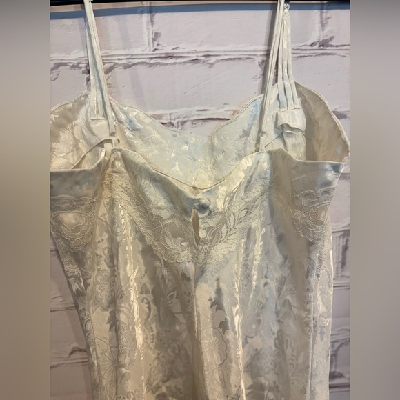 Vintage Victoria’s Secret Cream Satin Slip Gown
Size Medium - Picture 5 of 7